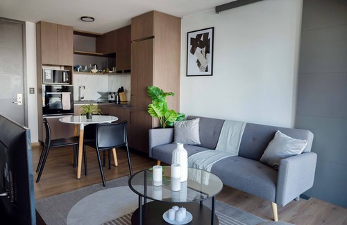 El Golf Apartamento | Amplio 2D en Las Condes: La Comodidad te espera