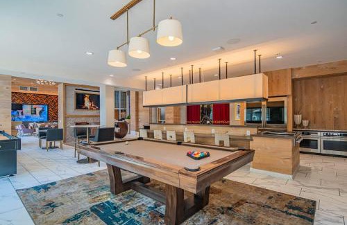 Orange Heights Apartamento | Spacious 2BR Uptown Biltmore Gym Pool Parking WD