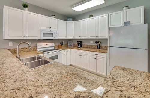 Carolina Forest Condominio | Spacious 2BR Villa w/ Pool + Golf Views | Sleeps 10