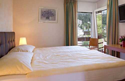 Montana Apartamento | Spacious 2BR with Panoramic Views overlooking Rhone Valley
