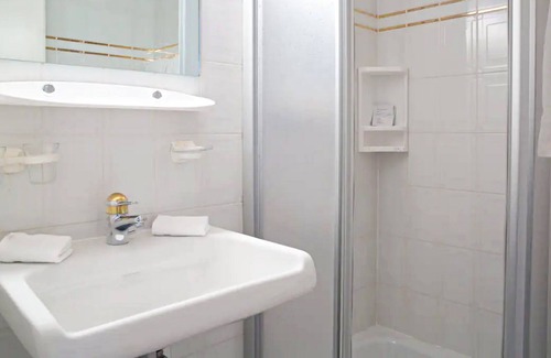 Montana Apartamento | Spacious 2BR with Panoramic Views overlooking Rhone Valley