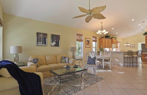 Braden River Casa | Spacious 3/2 home located in Tara Preserve with screened patio - Skippin Stones