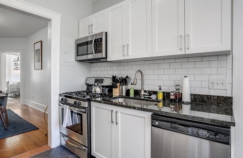 Detroit Apartamento | Spacious 3-Apartment Bundle – Ideal for Groups!