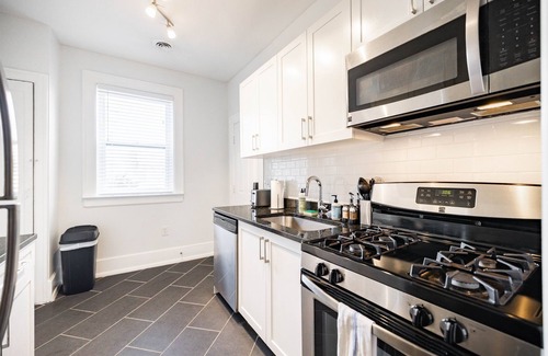 Detroit Apartamento | Spacious 3-Apartment Bundle – Ideal for Groups!