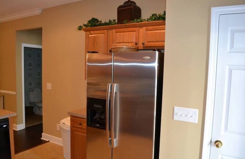 North Myrtle Beach Casa | Spacious 3 Bedroom Townhome in Barefoot Landing