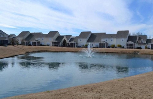 North Myrtle Beach Casa | Spacious 3 Bedroom Townhome in Barefoot Landing