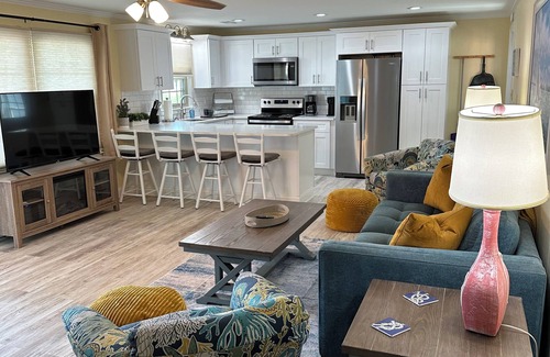 Cherry Grove Beach Casa | Spacious 3-bedroom 2-bathroom house Sleeps 10 pet friendly in Cherry Grove Beach