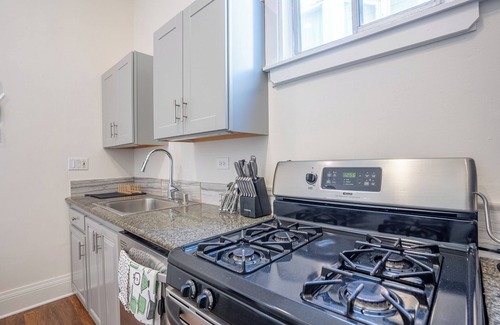 Lower Haight Apartamento | Spacious 3 Bd 2 Ba w/Bonus Room, Laundry in Central Hayes Valley, Pet Friendly