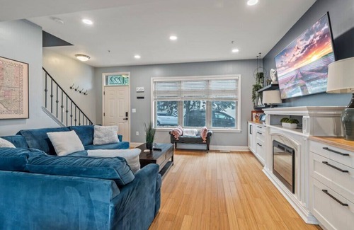 Point Breeze Casa | Spacious 3 BDR Home | Home Theatre | Pool Table