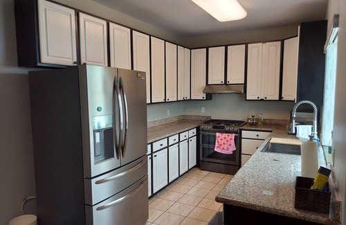 Daly City Casa | Spacious 3 bdrm, 8 beds, 2 baths w/ full kitchen