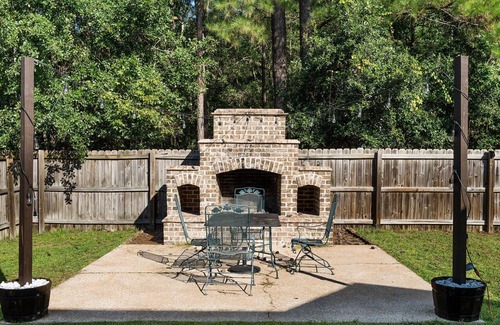 Pooler Casa | Spacious 3 bed / 2.5 bath Home w/Outdoor Fireplace