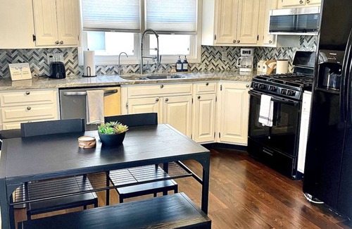 Speedway Casa | Spacious 3 bed & 2 full bath in Indy. Central location + outdoor amenities