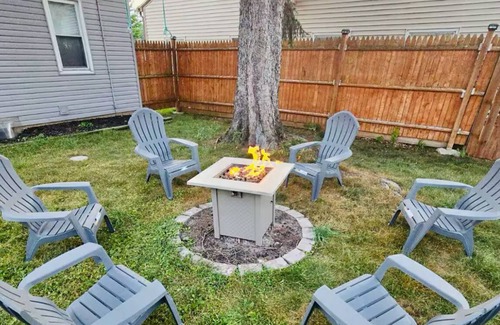 Speedway Casa | Spacious 3 bed & 2 full bath in Indy. Central location + outdoor amenities