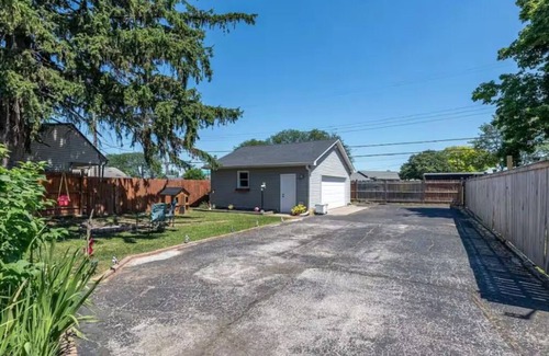 Speedway Casa | Spacious 3 bed & 2 full bath in Indy. Central location + outdoor amenities