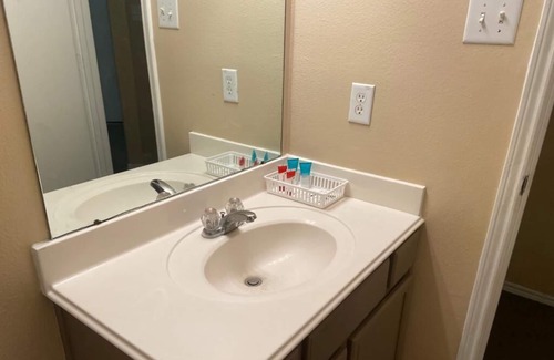 College Park Casa | Spacious 3 bed/2 bath House in The Woodlands, TX