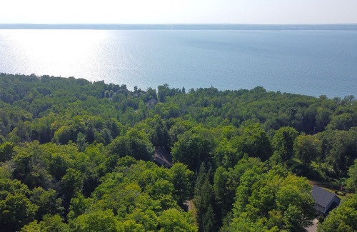 Owen Sound Cabaña | Spacious 3 bed 4 bath private cottage with amazing lake view sleeps 6