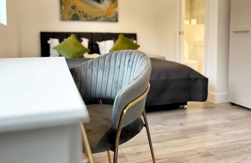 Bushey Apartamento | Spacious 3 bed Duplex Apartment - 18 mins from Central London - sleeps 8