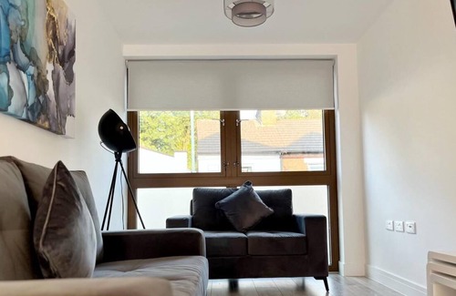 Bushey Apartamento | Spacious 3 bed Duplex Apartment - 18 mins from Central London - sleeps 8