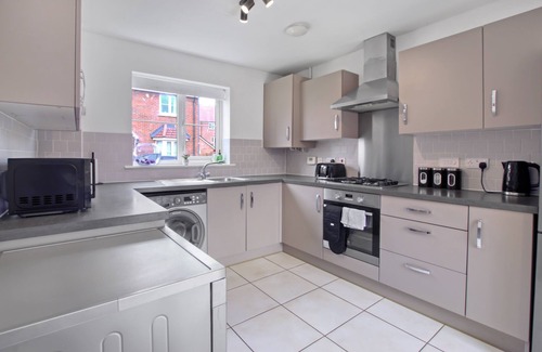 Hartwell Casa | Spacious 3-Bed House with Parking and Garden