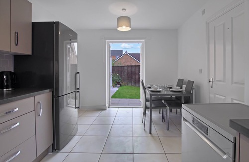 Hartwell Casa | Spacious 3-Bed House with Parking and Garden