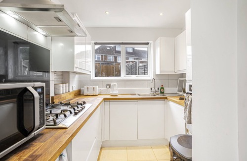 Luton Casa | Spacious 3-Bed Home in Luton with Free Parking