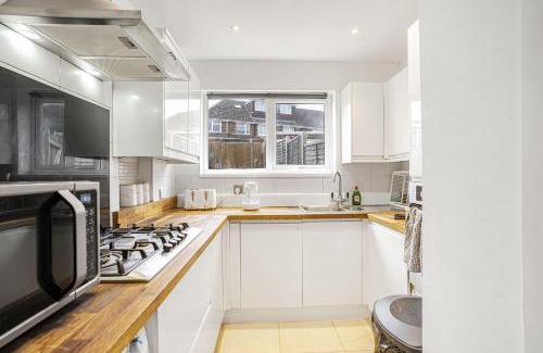 Luton Apartamento | Spacious 3-Bed Home in Luton with Free Parking