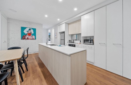 Turner Apartamento | Spacious 3-Bed Home with Alfresco Dining Patio
