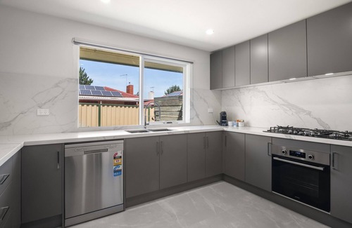 Melbourne Casa | Spacious 3-Bed House with Outdoor Dining & BBQ