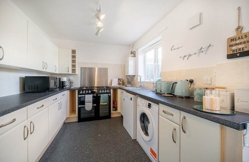 Coventry Casa | Spacious 3 bed house w/ garden, parking, WiFi, TV