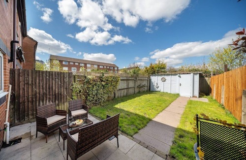 Coventry Casa | Spacious 3 bed house w/ garden, parking, WiFi, TV