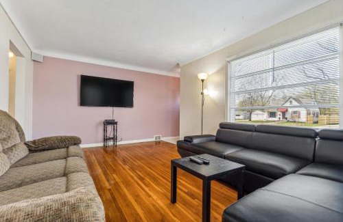Crystal Apartamento | Spacious 3-Bed Loft Home, Private Deck & Fire Pit