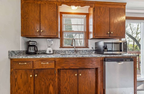 Crystal Apartamento | Spacious 3-Bed Loft Home, Private Deck & Fire Pit