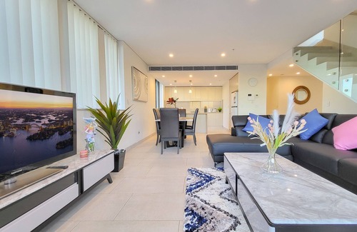 Kogarah Apartamento | Spacious 3-Bed Penthouse with Perfect View