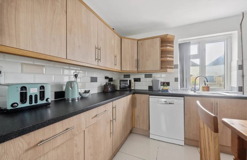 Littlemore Casa | Spacious 3 Bed Semi Detached House in Oxford for Upto 7 Guests
