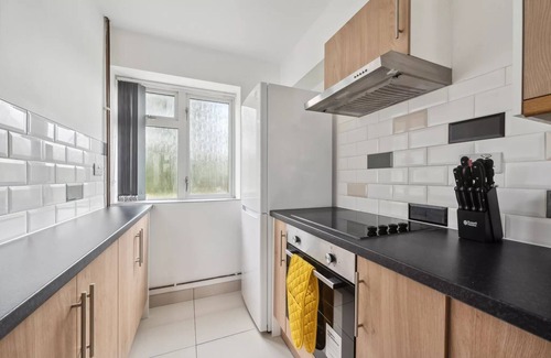 Littlemore Casa | Spacious 3 Bed Semi Detached House in Oxford for Upto 7 Guests
