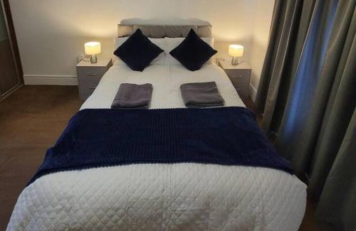 Fenny Stratford Casa | Spacious 3 bed Sleeps 5 and free parking
