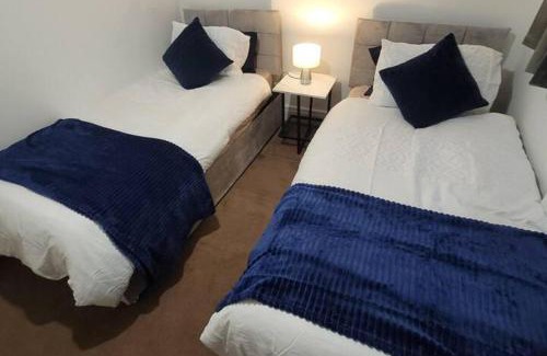 Fenny Stratford Casa | Spacious 3 bed Sleeps 5 and free parking