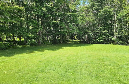 Queens County Casa | Spacious 3 bedroom pet friendly country home, with a large back yard.