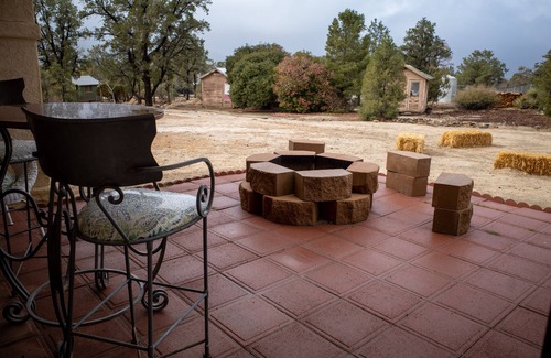 Pinyon Pines Casa | Spacious 3-bedroom mountain villa with fireplace