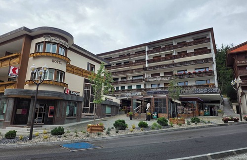 Noes Apartamento | Spacious 3-bedroom apartment with XL terrasse in the centre of Crans