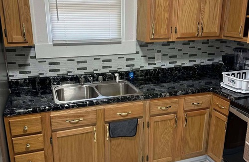 Winston - Salem Casa | Spacious 3-Bedroom with 4 beds, Fully Furnished Home Near Downtown Winston-Salem
