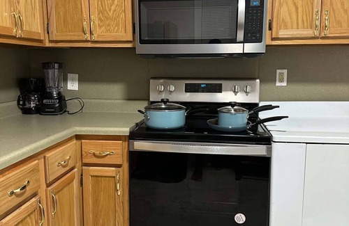Winston - Salem Casa | Spacious 3-Bedroom with 4 beds, Fully Furnished Home Near Downtown Winston-Salem