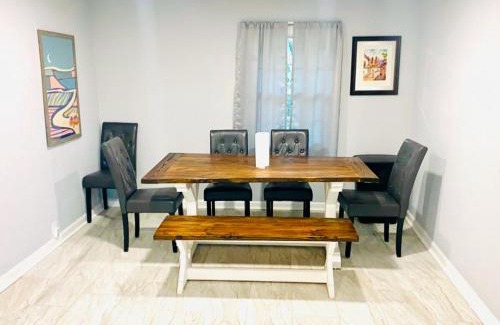 Charleston County Casa | Spacious 3 Bedroom , 1 Bath House Pet friendly