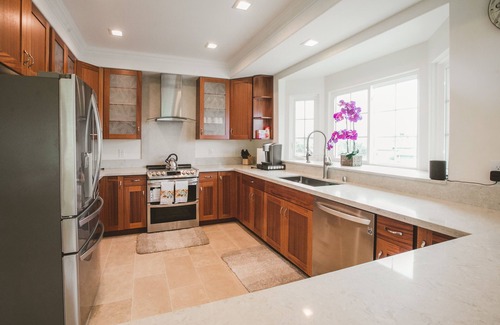 Portlock Casa | Spacious 3 Bedroom / 2 Bath / Sleeps 8