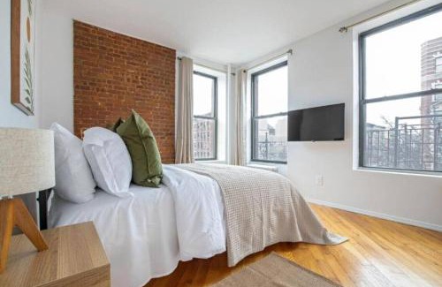 East Harlem Apartamento | Spacious 3-Bedroom, 2-Bath Apartment in Prime NYC Location