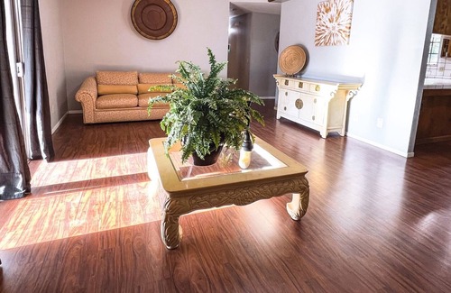 Tulare Casa | Spacious 3 bedroom 2 bath Tulare House