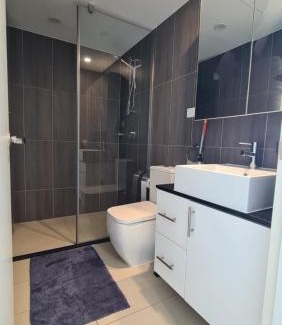 Blacktown Apartamento | Spacious 3 bedroom, 2 washroom and 2 parking 5 min from train station
