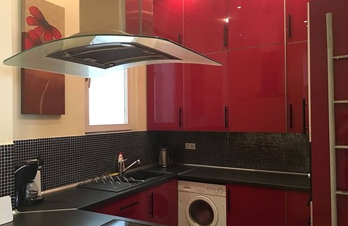 Palace District Apartamento | Spacious 3-bedroom 3 bathroom apartment in 5th district next to Károly Gardens