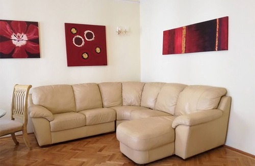 Palace District Apartamento | Spacious 3-bedroom 3 bathroom apartment in 5th district next to Károly Gardens