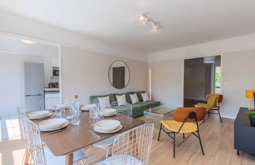 Lambersart Apartamento | Spacious 3 bedroom apartment & private parking!